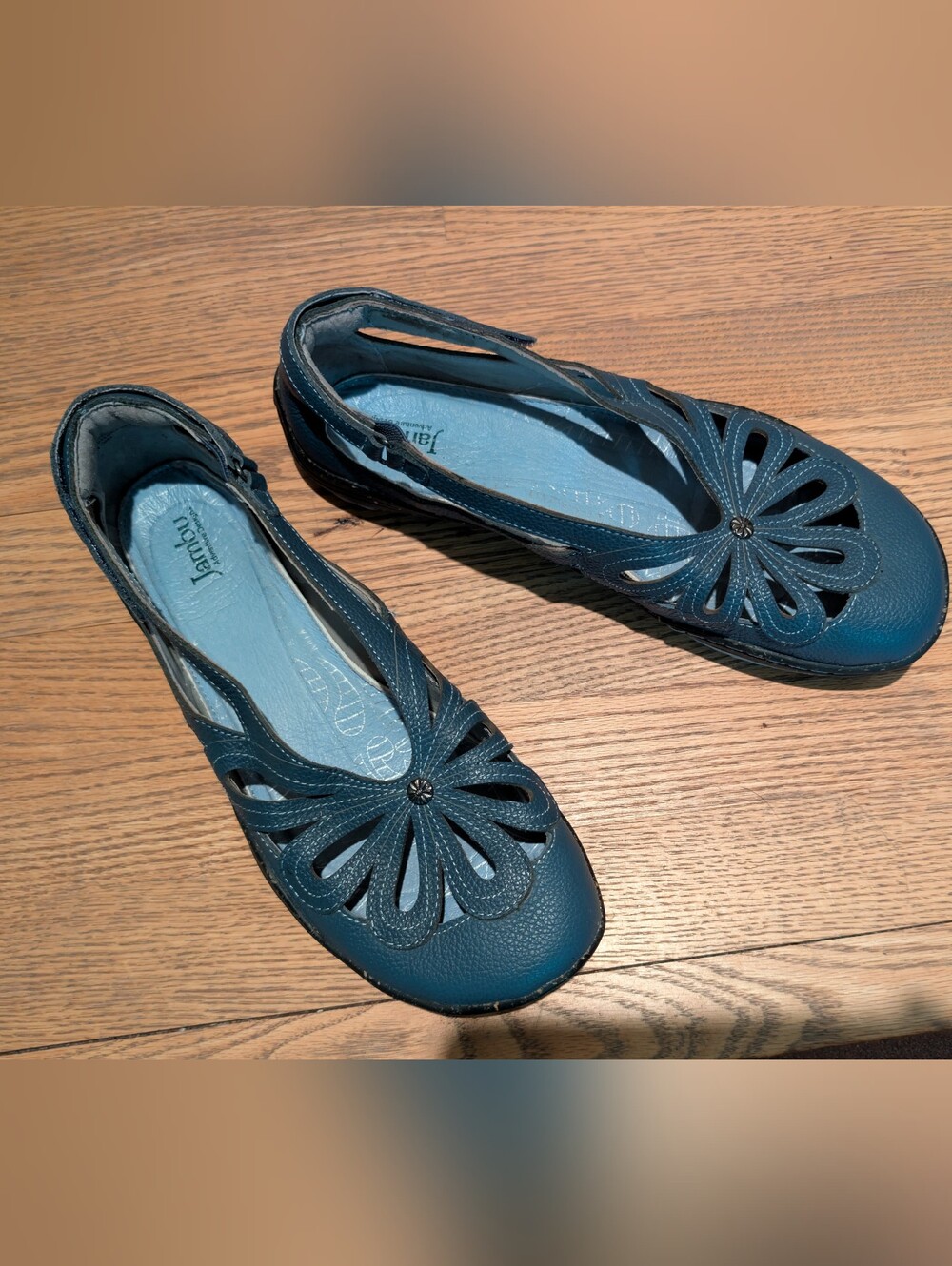 Jambu Size 11 Cute Comfy Blue Leather Flats Shoes In Really Good Condition.